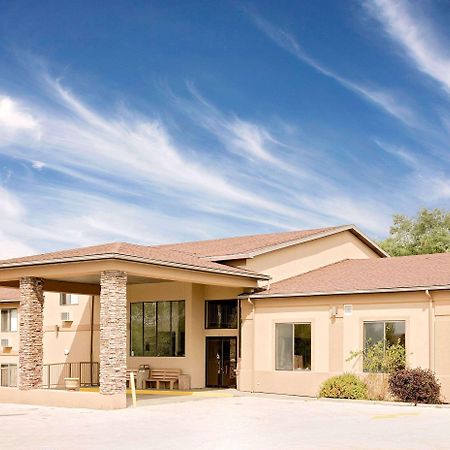 Days Inn By Wyndham Boonville Kültér fotó
