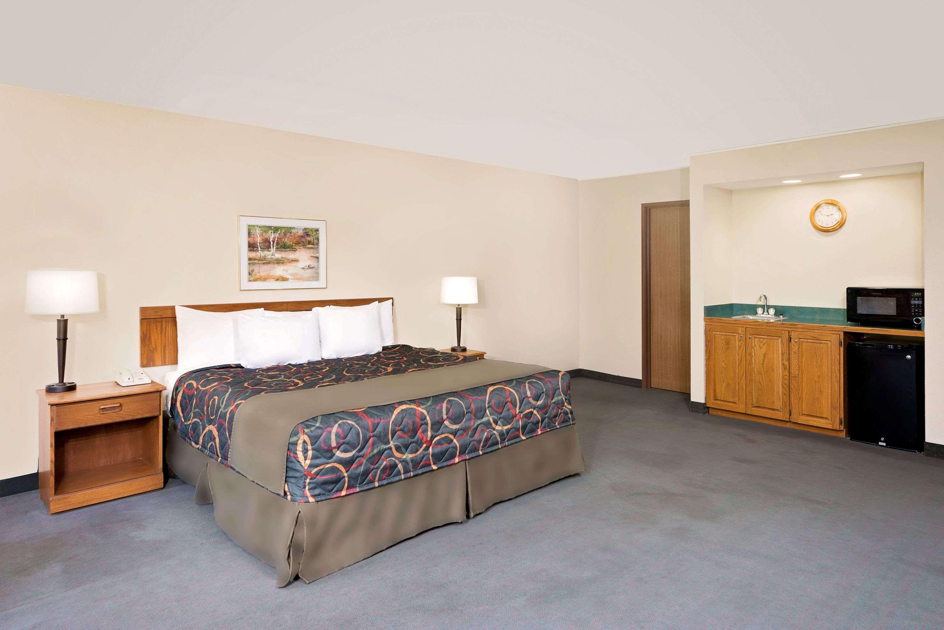 Days Inn By Wyndham Boonville Kültér fotó
