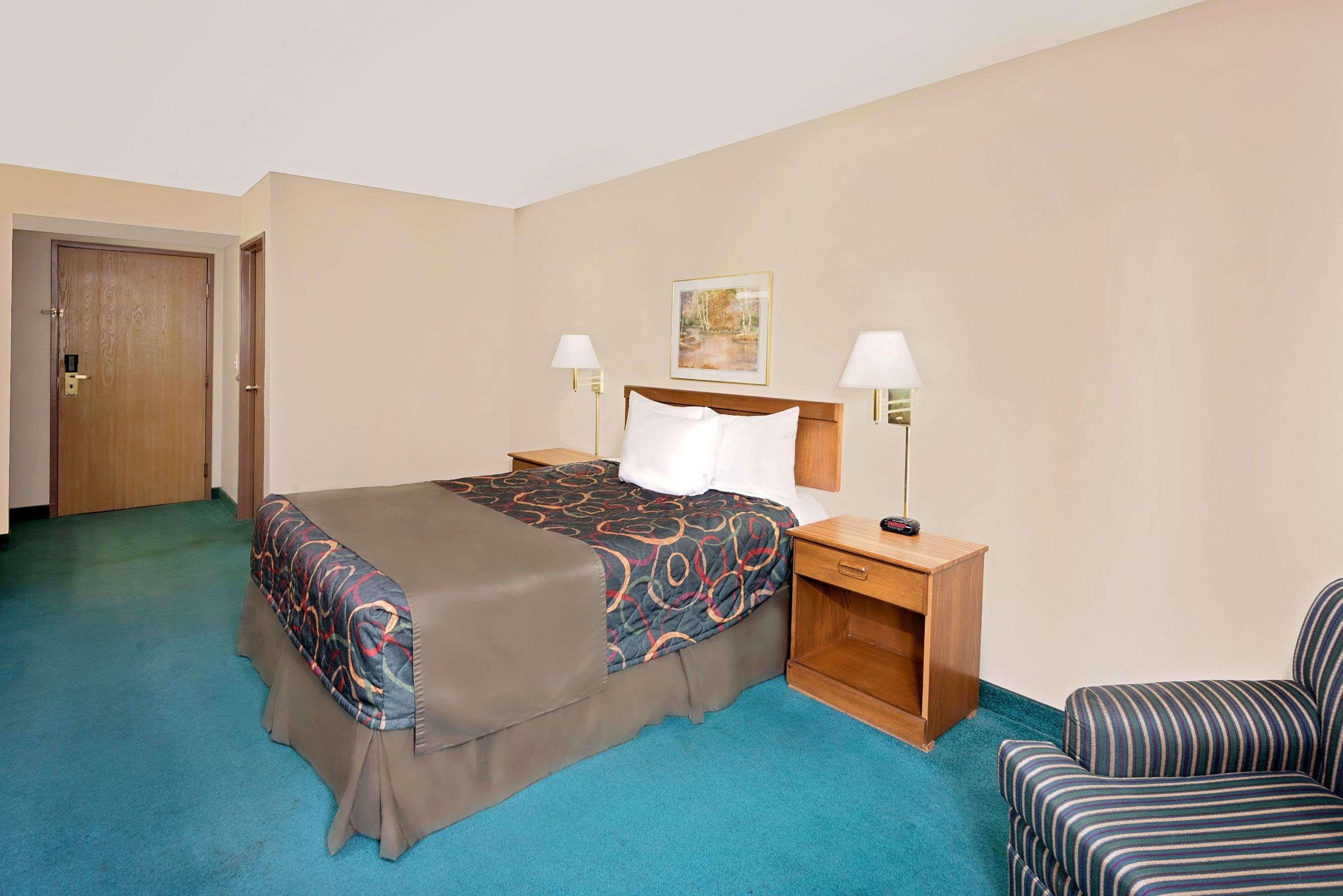 Days Inn By Wyndham Boonville Kültér fotó