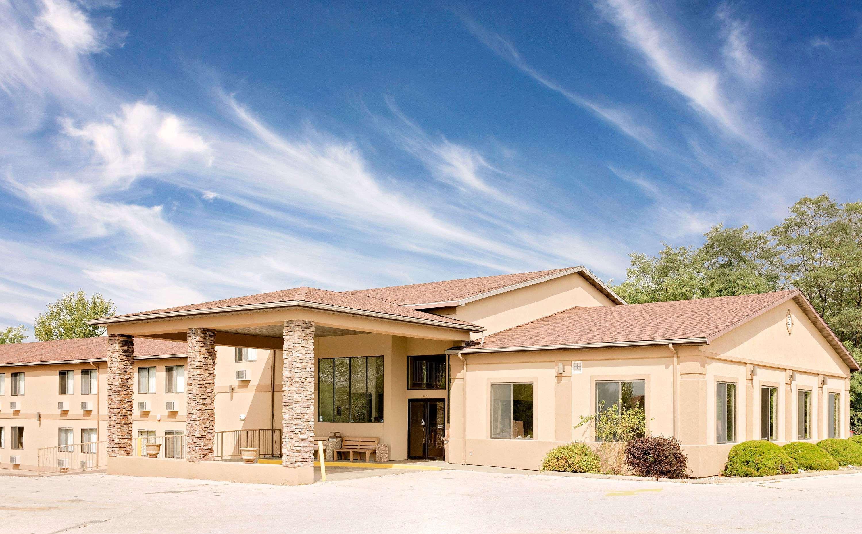 Days Inn By Wyndham Boonville Kültér fotó